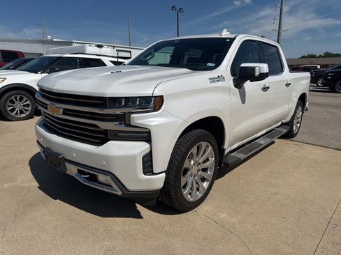 Used 2019 Chevrolet Silverado 1500 High Country w/ Technology Package AWD/4WD image 3