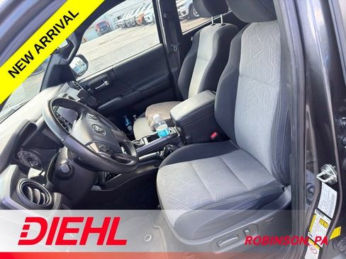 Used 2020 Toyota Tacoma TRD Sport AWD/4WD image 11