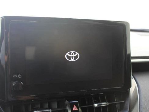 Used 2024 Toyota Corolla Cross XLE w/ Convenience Package FWD image 30