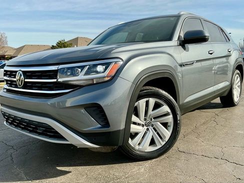 Used 2020 Volkswagen Atlas Cross Sport SE w/ Towing Package image 2