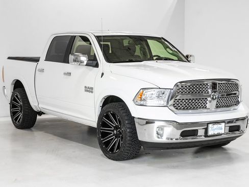Used 2018 RAM 1500 Laramie w/ Convenience Group AWD/4WD image 6