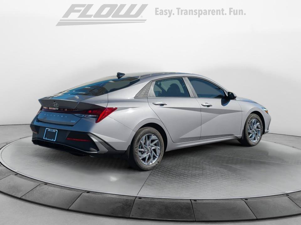 Used 2026 Hyundai Elantra Hybrid FWD image 7