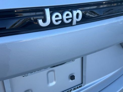 New 2026 Jeep Grand Cherokee Limited w/ Luxury Tech Group II RWD image 35