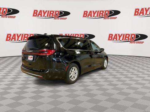 Used 2024 Chrysler Pacifica Touring-L FWD image 9