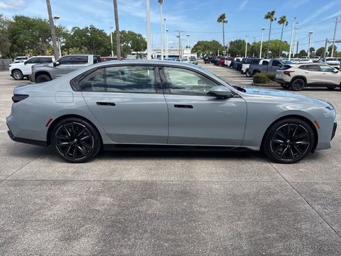 Used 2025 BMW 760i xDrive w/ Executive Package AWD/4WD image 4
