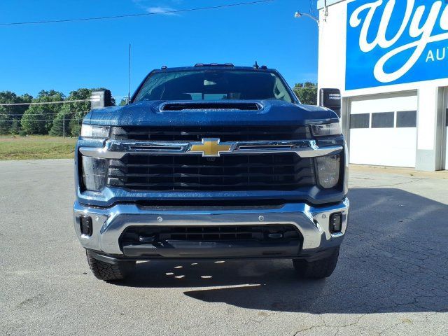 Used 2026 Chevrolet Silverado 2500 LT w/ All Star Edition AWD/4WD image 2