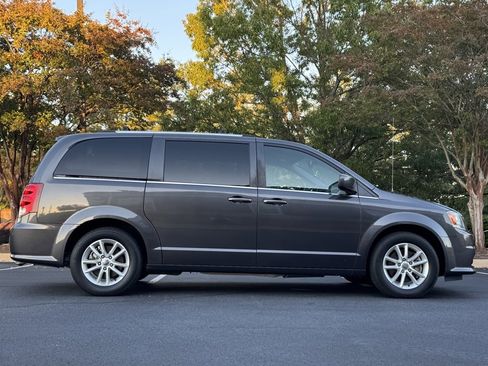 Used 2020 Dodge Grand Caravan SXT image 2
