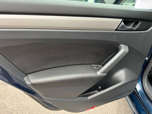 Used 2022 Volkswagen Passat 2.0T SE image 16