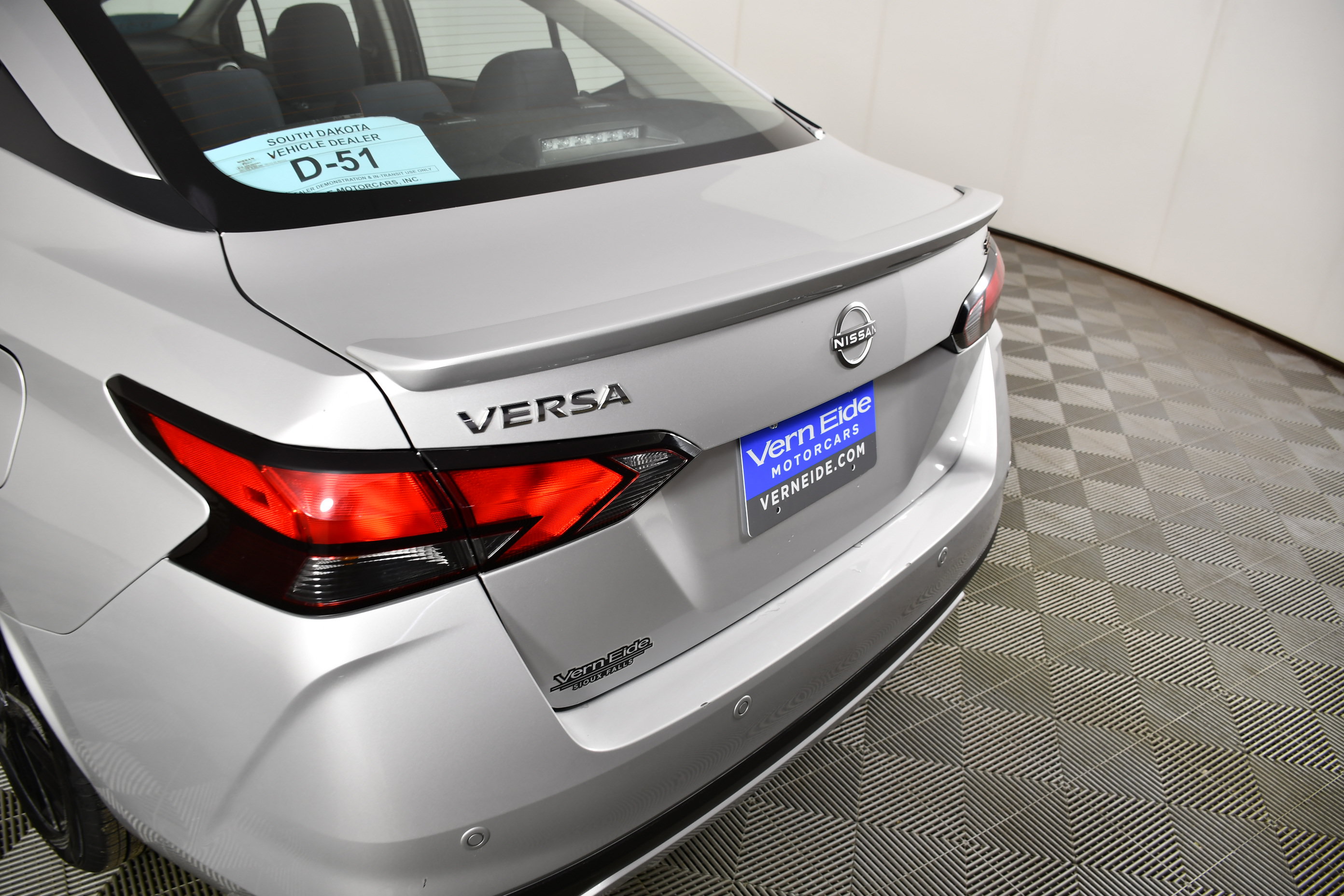 Used 2024 Nissan Versa SR FWD image 15