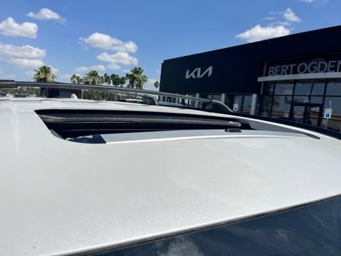 Used 2024 Toyota Highlander XSE FWD image 8