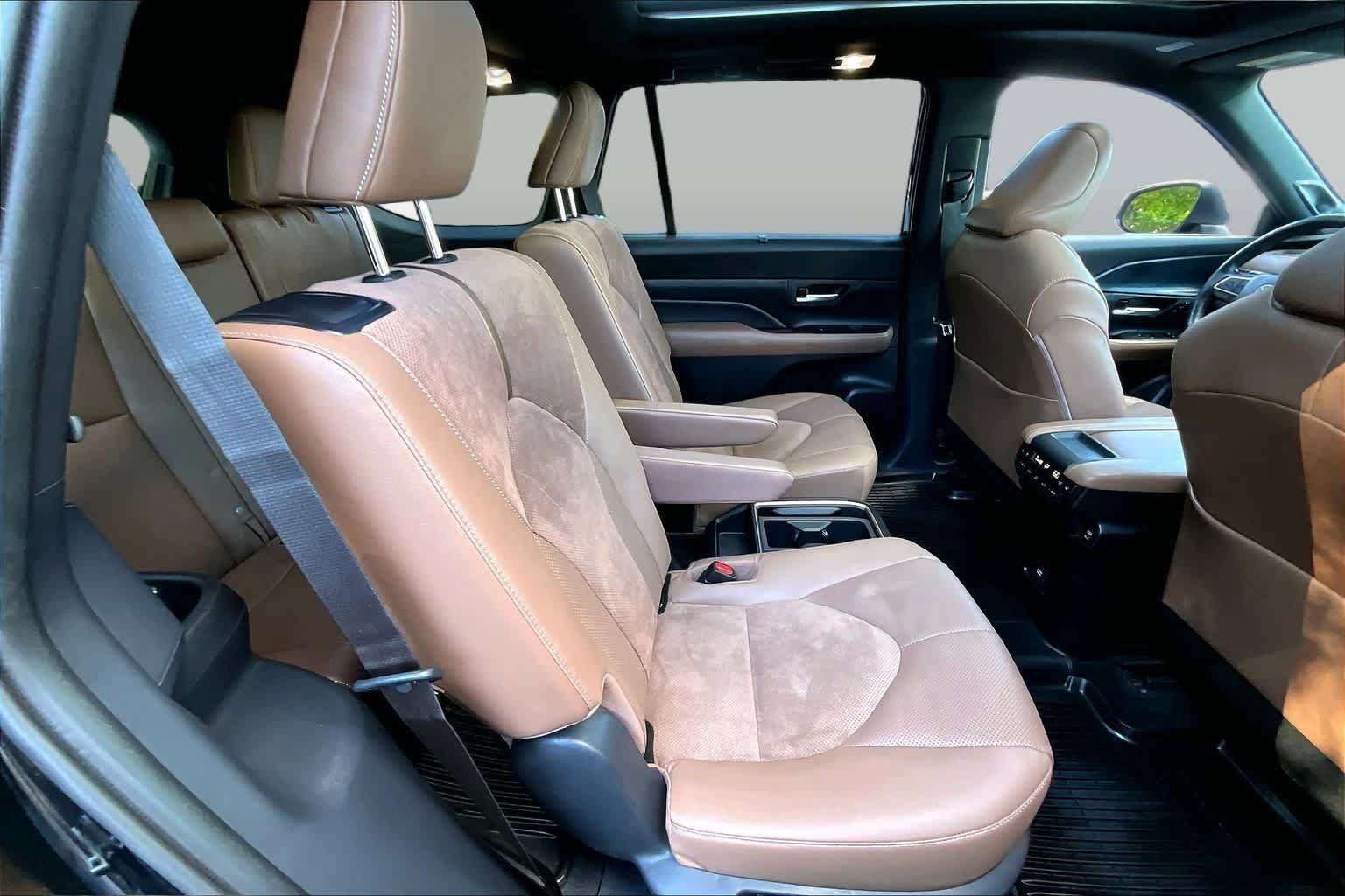 Used 2025 Toyota Grand Highlander AWD Hybrid image 19