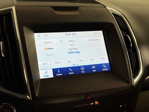 Used 2020 Ford Edge Titanium w/ Class II Trailer Tow Package AWD/4WD image 24
