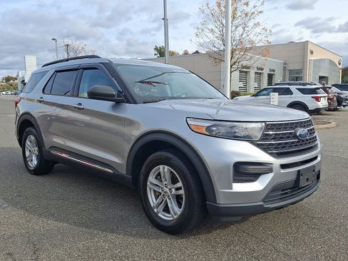 Certified 2022 Ford Explorer XLT w/ Class IV Trailer Tow Package image 3