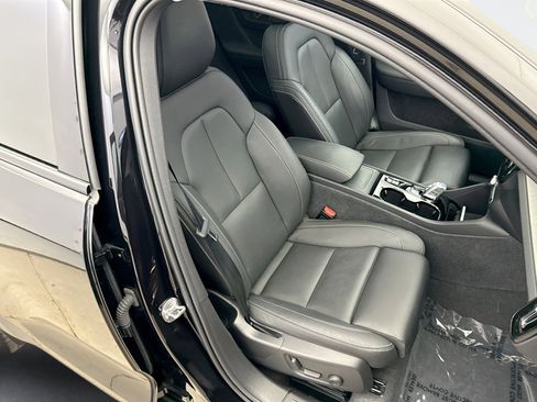 Used 2024 Volvo XC40 B5 Plus w/ Climate Package image 16