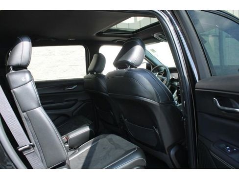 Used 2024 Jeep Grand Cherokee L Altitude AWD/4WD image 12