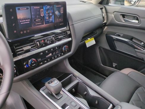 New 2026 Nissan Pathfinder Platinum w/ Accent Package FWD image 22