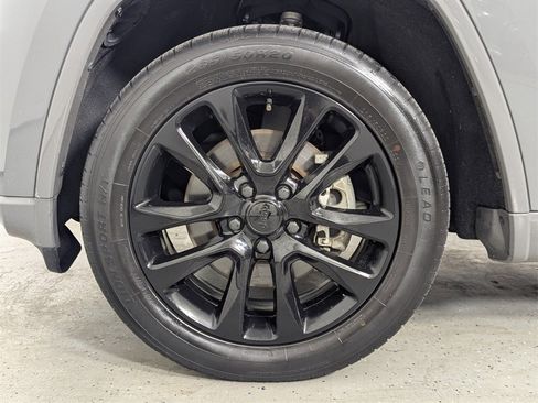 Used 2021 Jeep Grand Cherokee Laredo X image 9