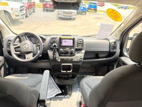 Used 2025 RAM ProMaster 2500 w/ Convenience Group FWD image 15