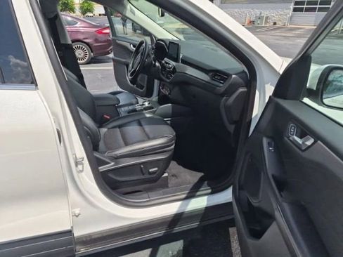 Used 2021 Ford Escape Titanium FWD image 14