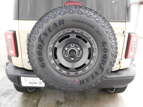 New 2025 Ford Bronco Badlands image 5