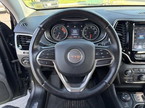 Used 2019 Jeep Cherokee Limited AWD/4WD image 26