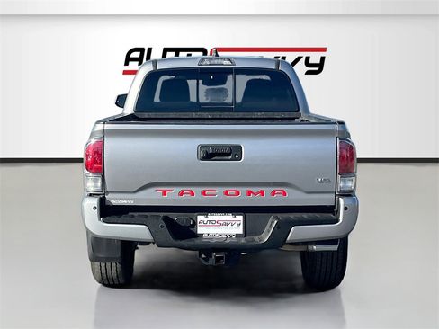 Used 2021 Toyota Tacoma TRD Sport w/ Technology Package image 6