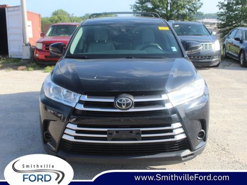 Used 2017 Toyota Highlander LE w/ Carpet Mat Package FWD image 1