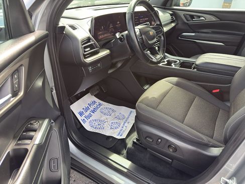 Used 2024 Chevrolet Traverse LT image 10