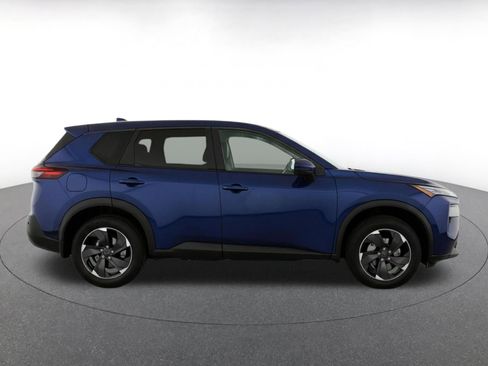 Used 2025 Nissan Rogue SV AWD/4WD image 10