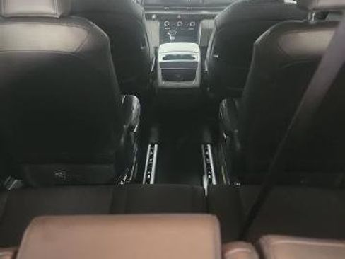 Used 2024 Kia Carnival LX FWD image 29