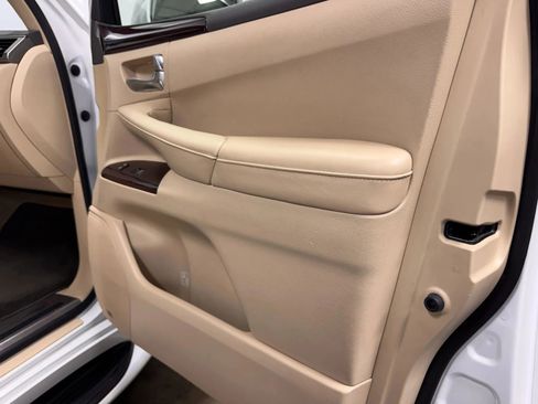 Used 2013 Lexus LX 570 LX 570 Sport Utility 4D image 22