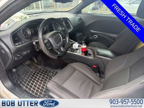 Used 2016 Dodge Challenger SXT RWD image 5
