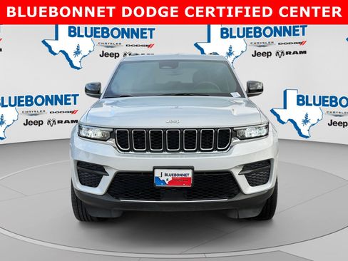 Used 2024 Jeep Grand Cherokee Laredo w/ Luxury Tech Group I RWD image 2