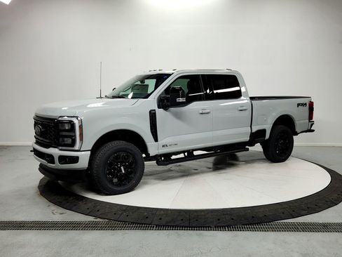 Used 2025 Ford F250 Lariat w/ Black Appearance Package AWD/4WD image 3