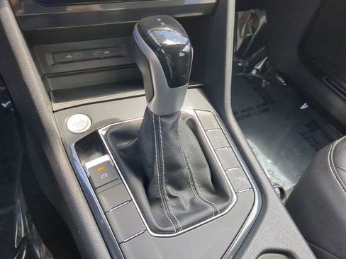 Certified 2023 Volkswagen Tiguan SE R-Line image 25