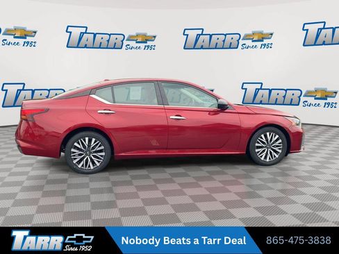 Used 2024 Nissan Altima 2.5 SV FWD image 9