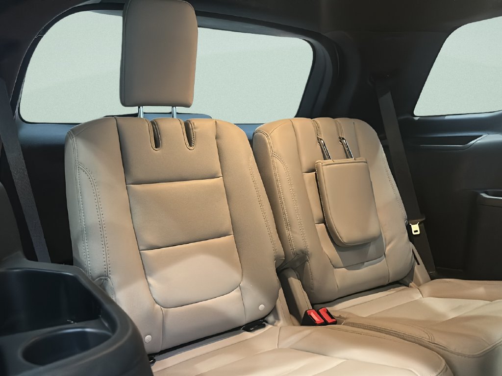 Used 2019 Ford Explorer XLT w/ Equipment Group 202A AWD/4WD image 19