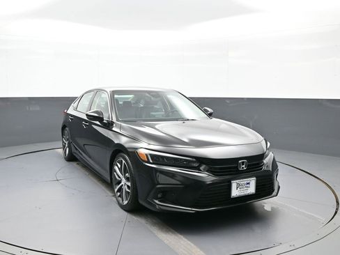 Used 2023 Honda Civic Touring image 3