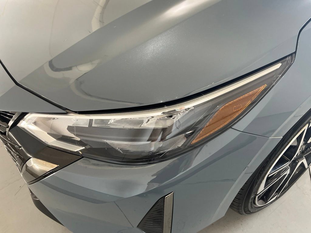 Used 2025 Nissan Sentra SR FWD image 34