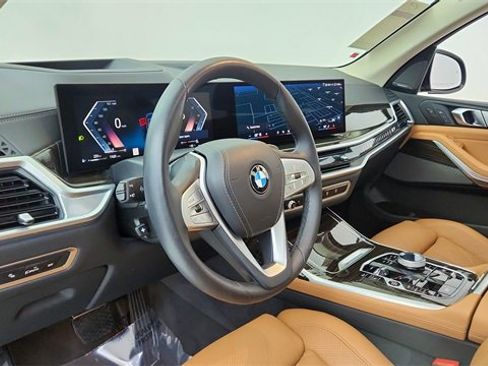 Used 2025 BMW X7 xDrive40i w/ Executive Package image 19