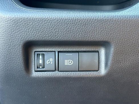 Used 2021 Toyota RAV4 LE AWD/4WD image 21