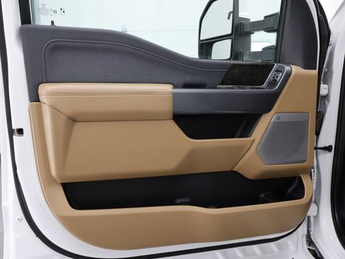 Used 2023 Ford F350 Lariat w/ FX4 Off-Road Package image 44