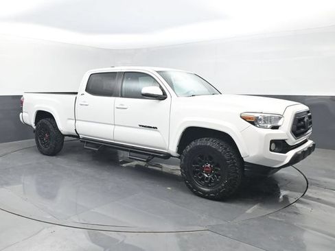Used 2023 Toyota Tacoma SR5 w/ Technology Package RWD image 8