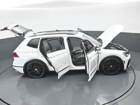 Used 2020 Volkswagen Tiguan SE R-Line image 71