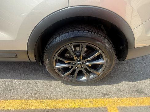 Used 2017 Ford Explorer XLT w/ Equipment Group 202A image 9