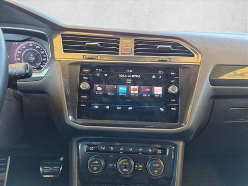 Used 2018 Volkswagen Tiguan SEL Premium AWD/4WD image 13