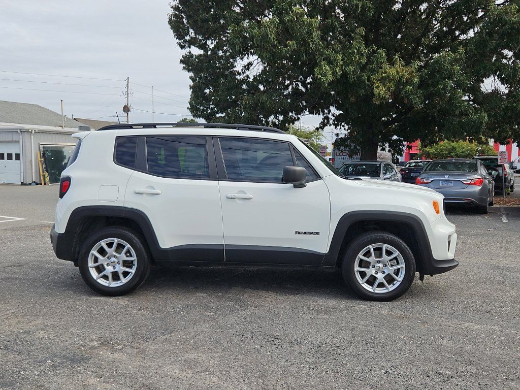 Used 2022 Jeep Renegade Latitude w/ Convenience Group AWD/4WD image 8