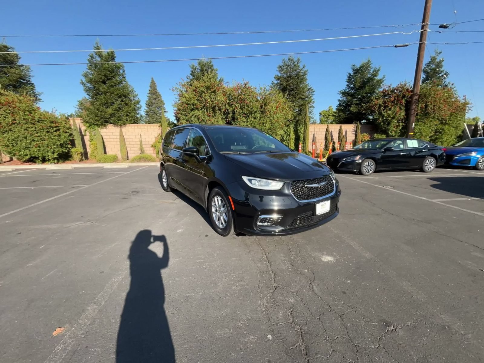 Used 2025 Chrysler Pacifica Select FWD image 3
