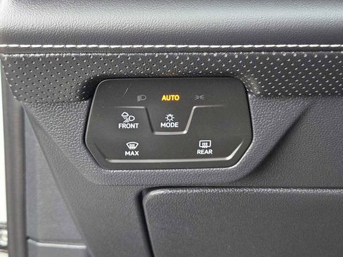 Used 2024 Volkswagen Atlas SE w/ Panoramic Sunroof Package image 21