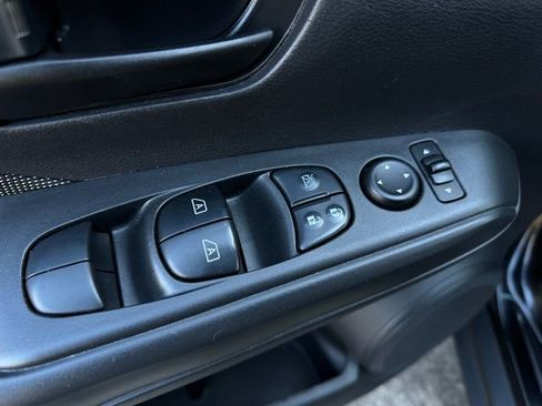 Used 2018 Nissan Kicks S image 15